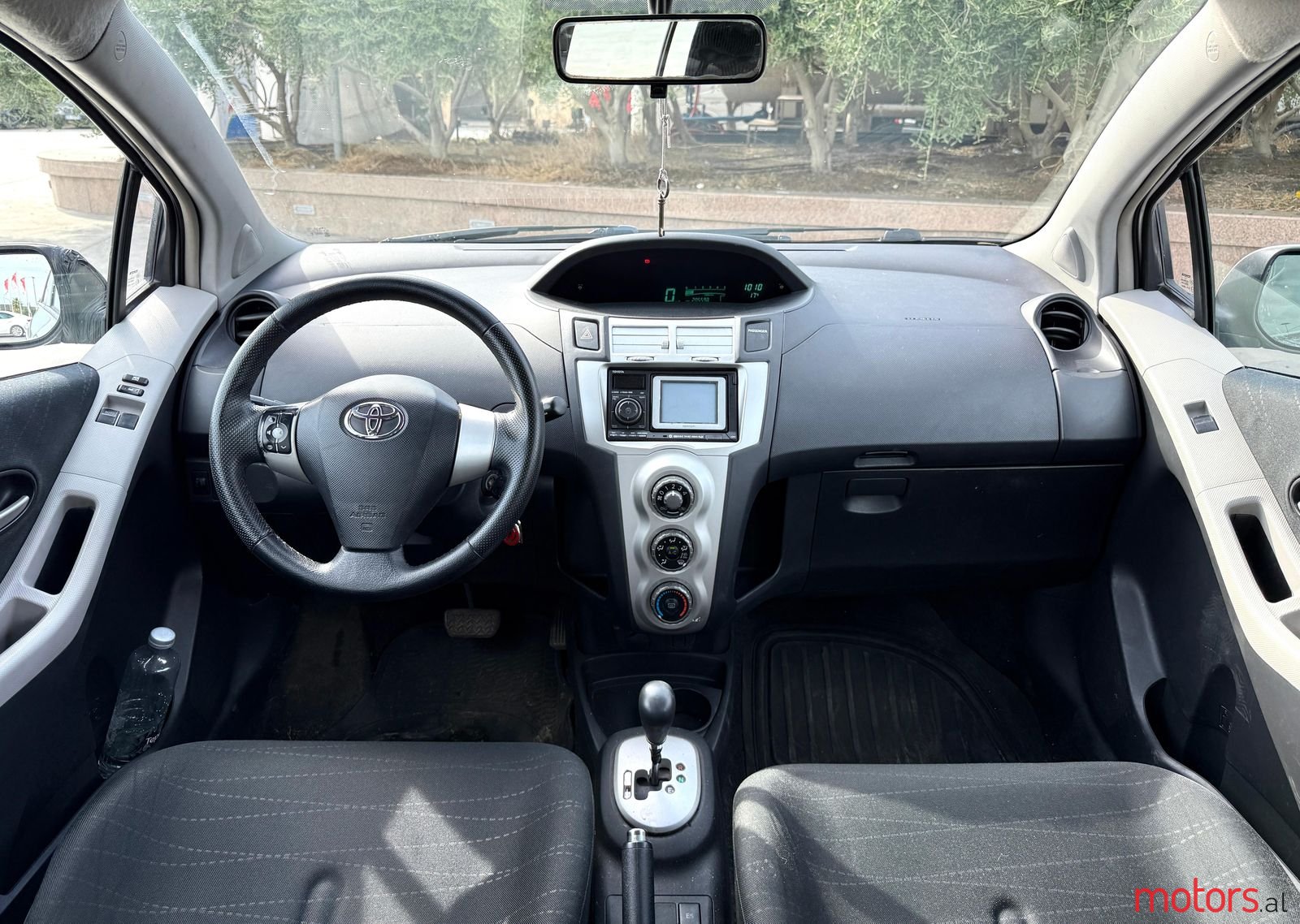 2009' Toyota Yaris photo #2