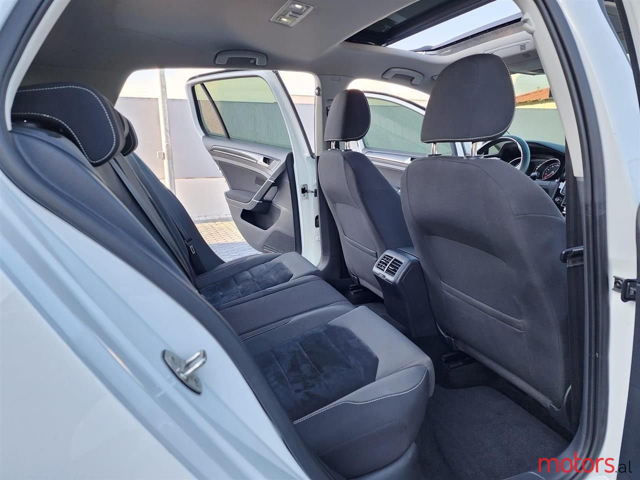 2014' Volkswagen Golf photo #5