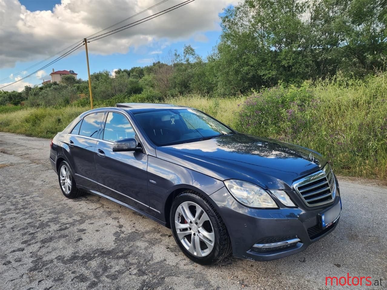 2011' Mercedes-Benz E 220 photo #3