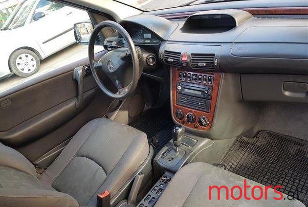 2002' Mercedes-Benz Vaneo photo #1