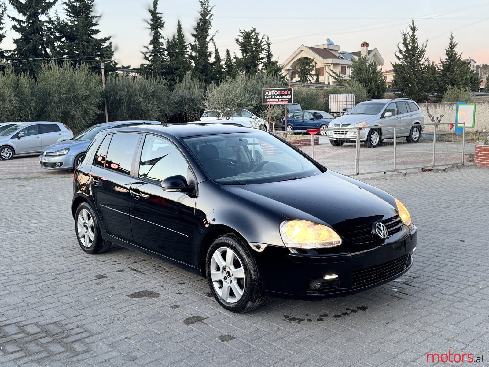 2008' Volkswagen Golf photo #2