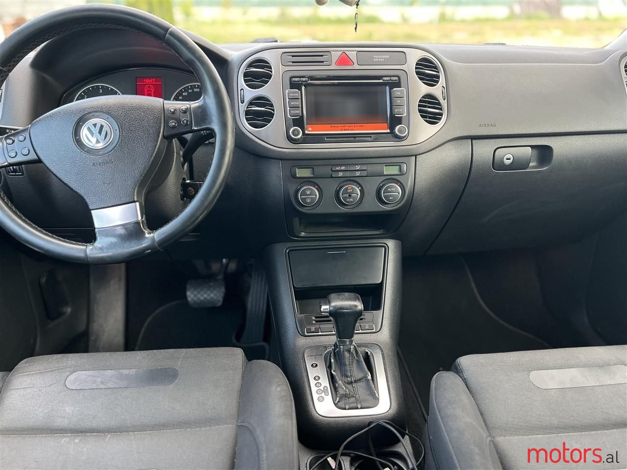 2009' Volkswagen Tiguan photo #2