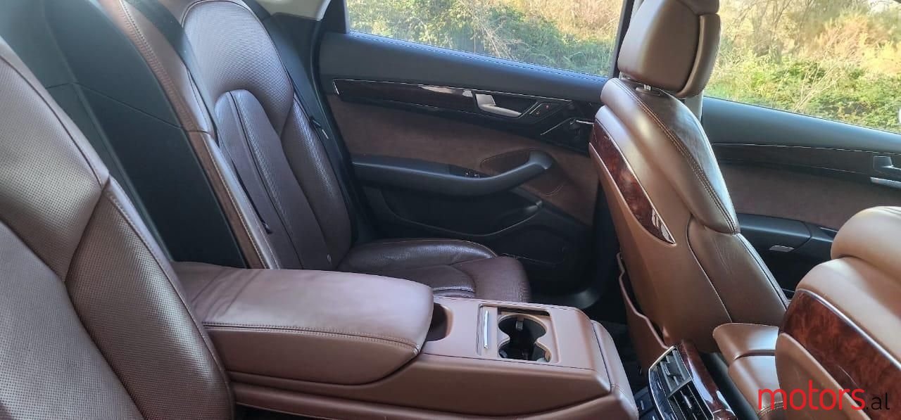 2011' Audi A8 photo #5