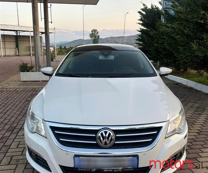 2011' Volkswagen Passat photo #5