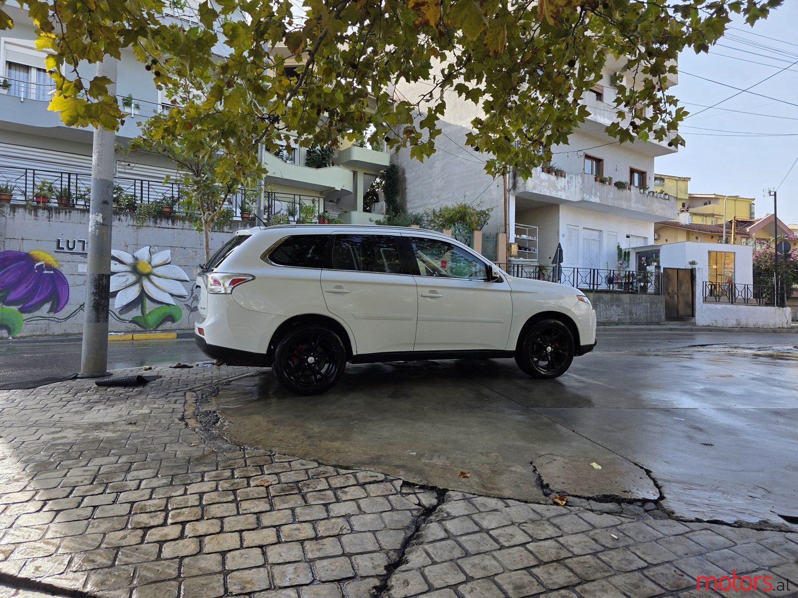 2014' Mitsubishi Outlander photo #2
