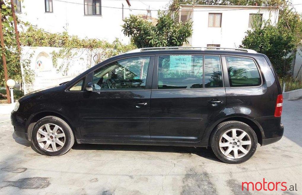 2005' Volkswagen Touran photo #1