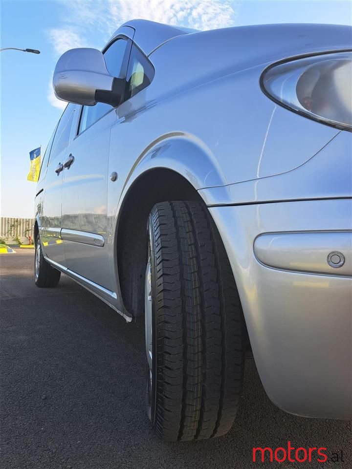 2008' Mercedes-Benz Viano photo #5