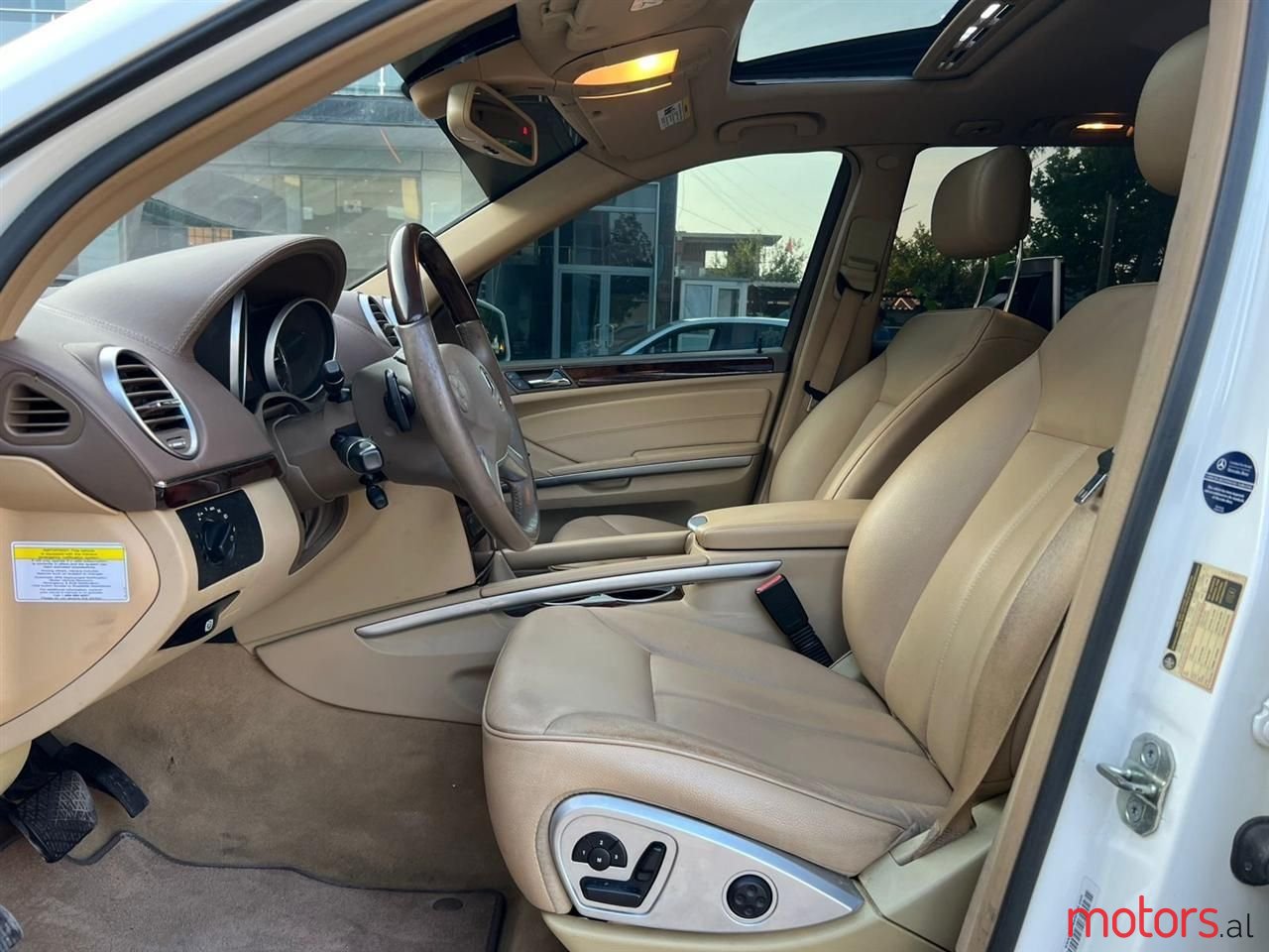 2011' Mercedes-Benz GL 350 photo #6