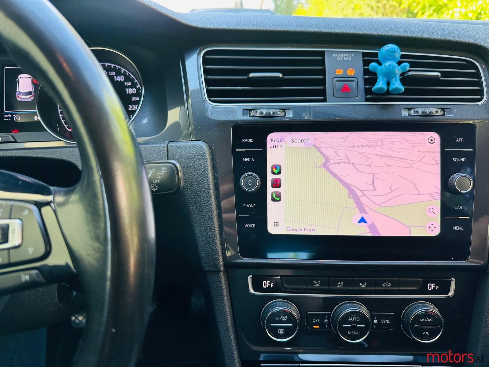 2019' Volkswagen Golf photo #3