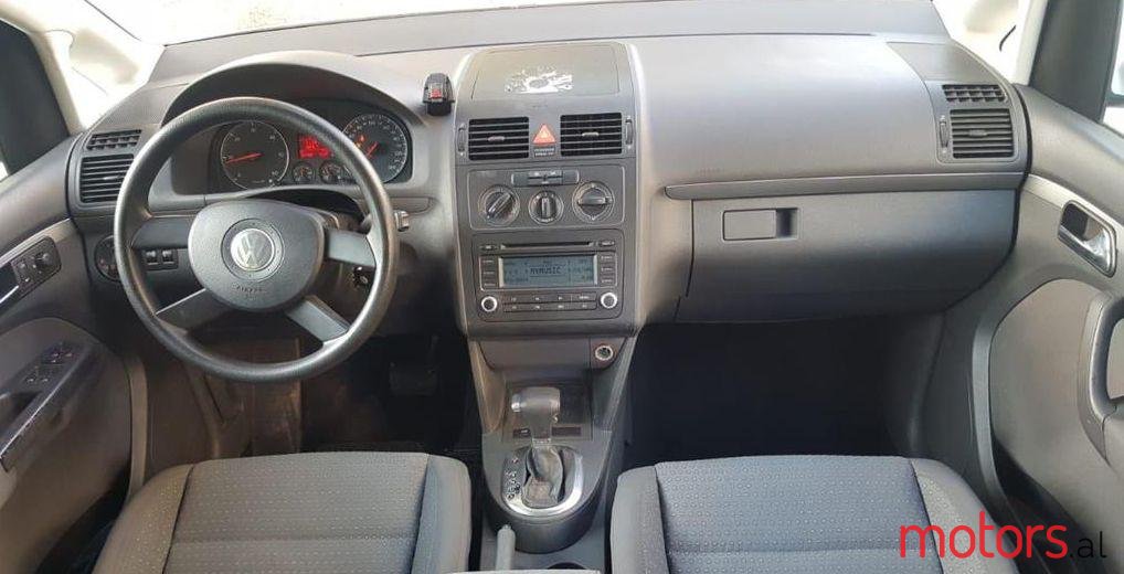 2006' Volkswagen Touran photo #1