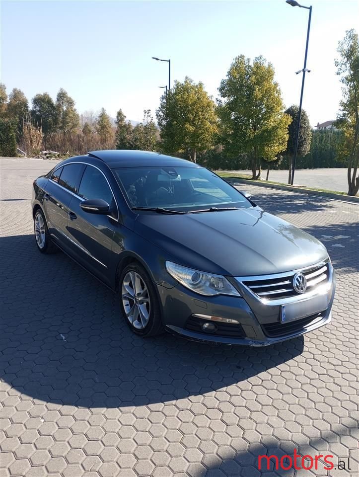 2010' Volkswagen Passat photo #2