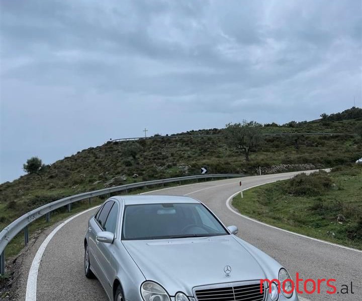 2005' Mercedes-Benz E 270 photo #3