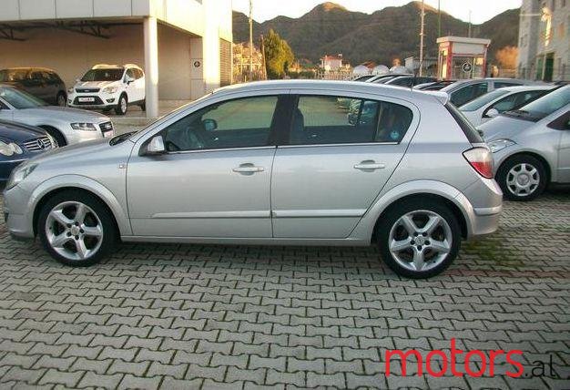 2004' Opel Astra photo #2