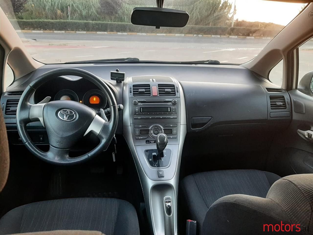 2008' Toyota Auris photo #4