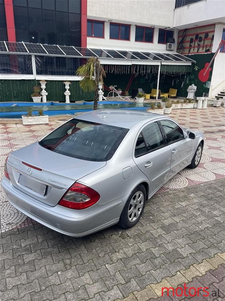 2008' Mercedes-Benz E 200 photo #2