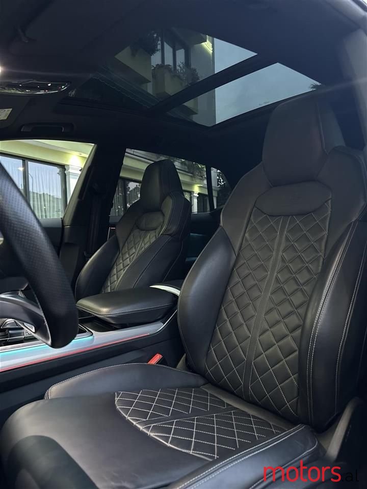 2020' Audi Q8 photo #3