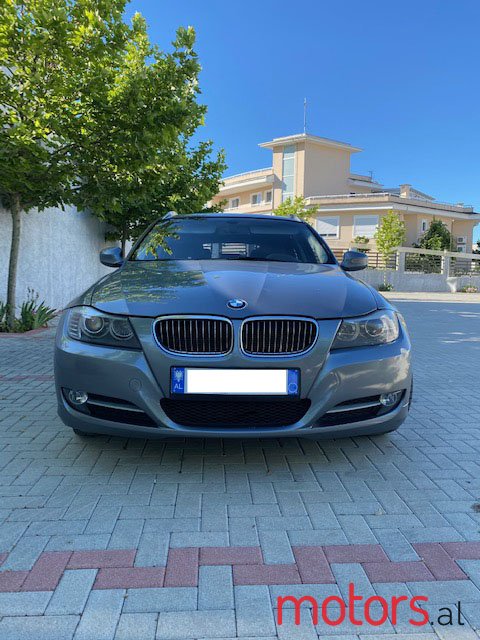 2011' BMW 318 photo #2