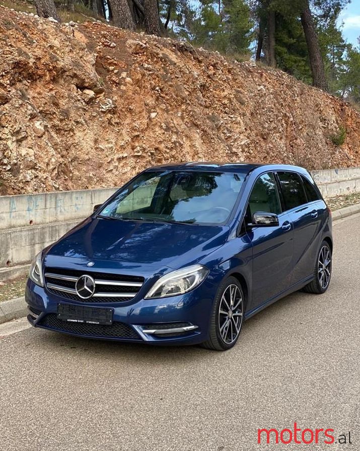 2013' Mercedes-Benz B 180 photo #1