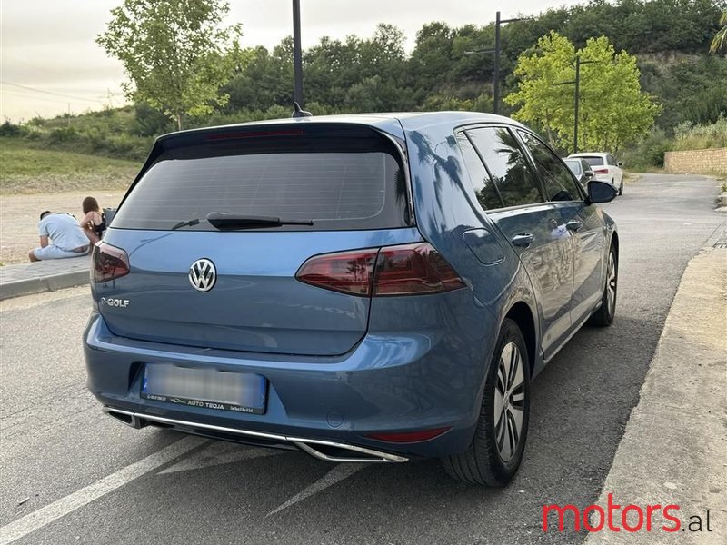 2017' Volkswagen e-Golf photo #3