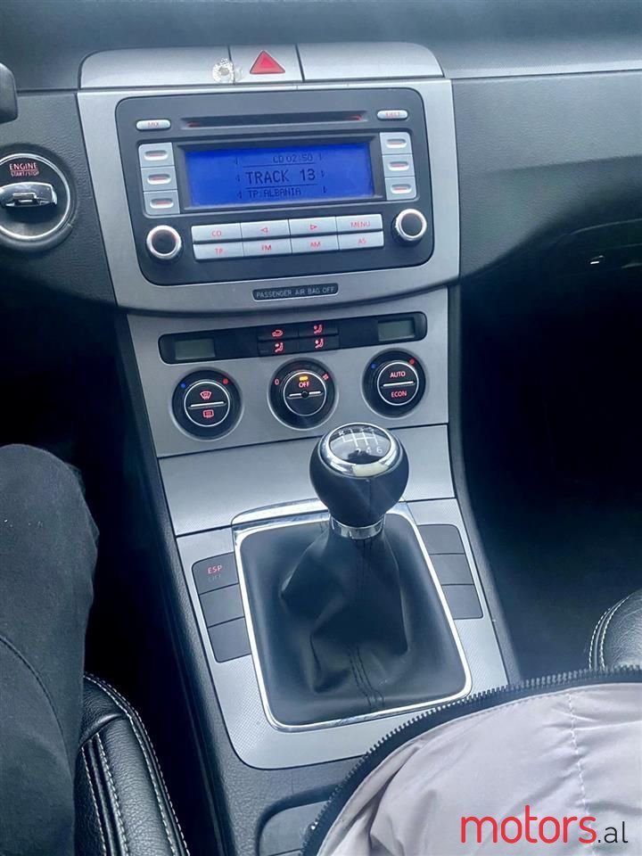 2006' Volkswagen Passat photo #6