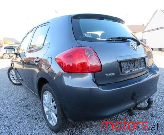 2007' Toyota Auris photo #2