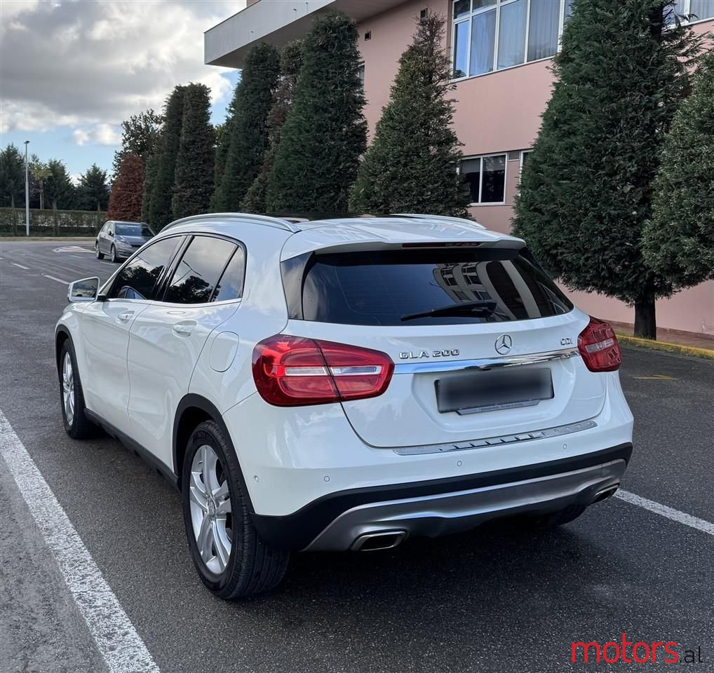 2014' Mercedes-Benz GLA 200 photo #6