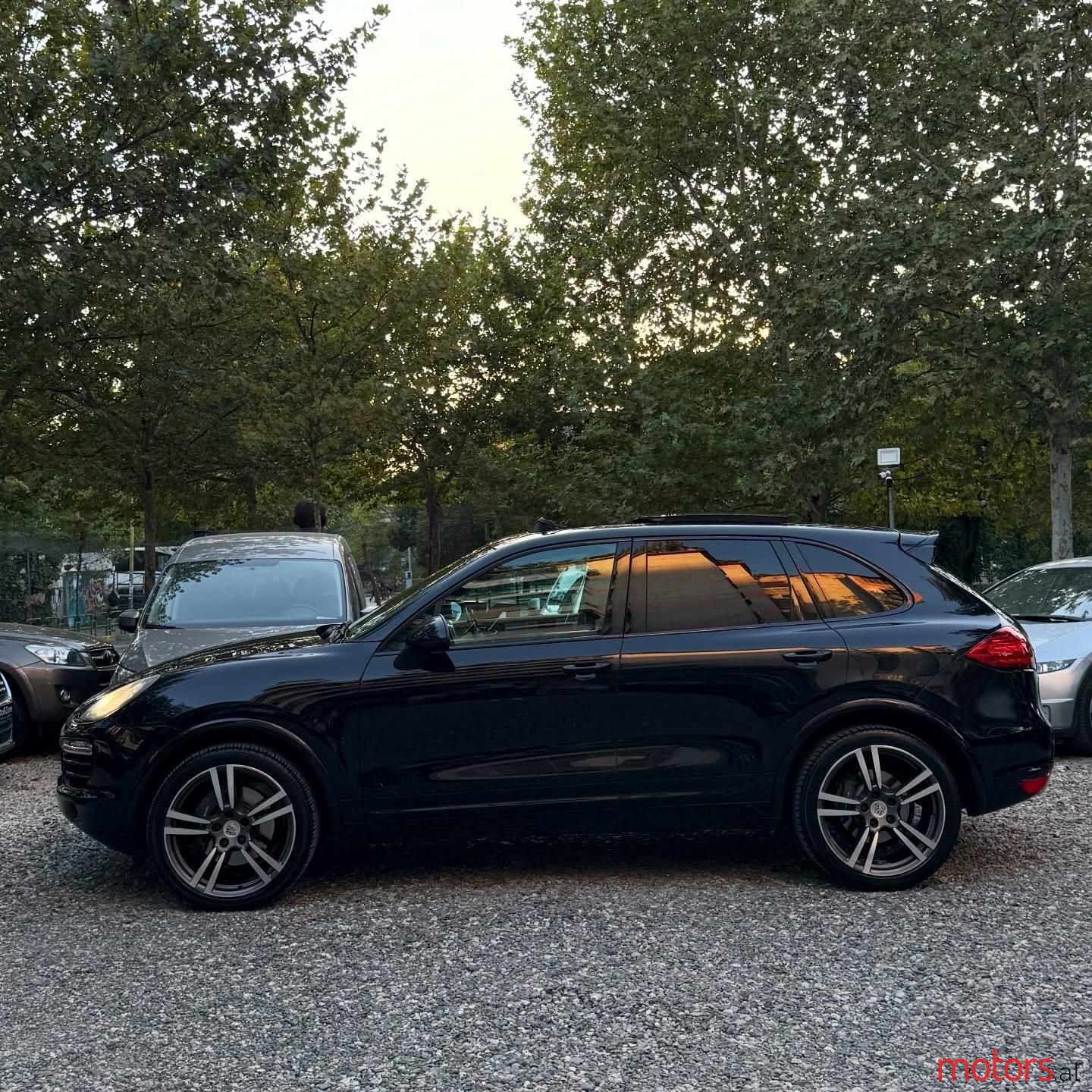 2012' Porsche Cayenne photo #6