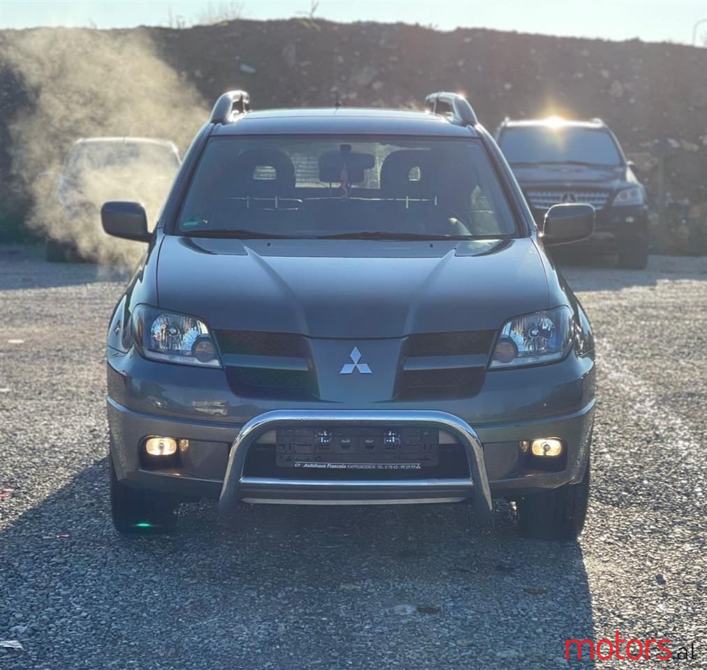 2004' Mitsubishi Outlander photo #1