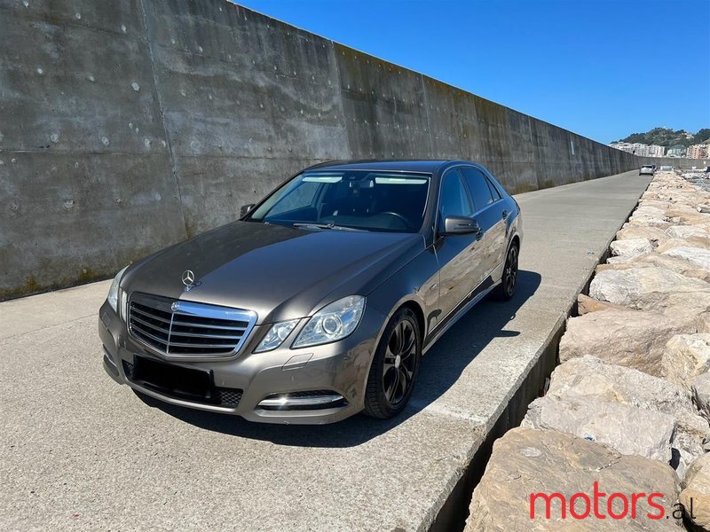 2011' Mercedes-Benz E 220 photo #6