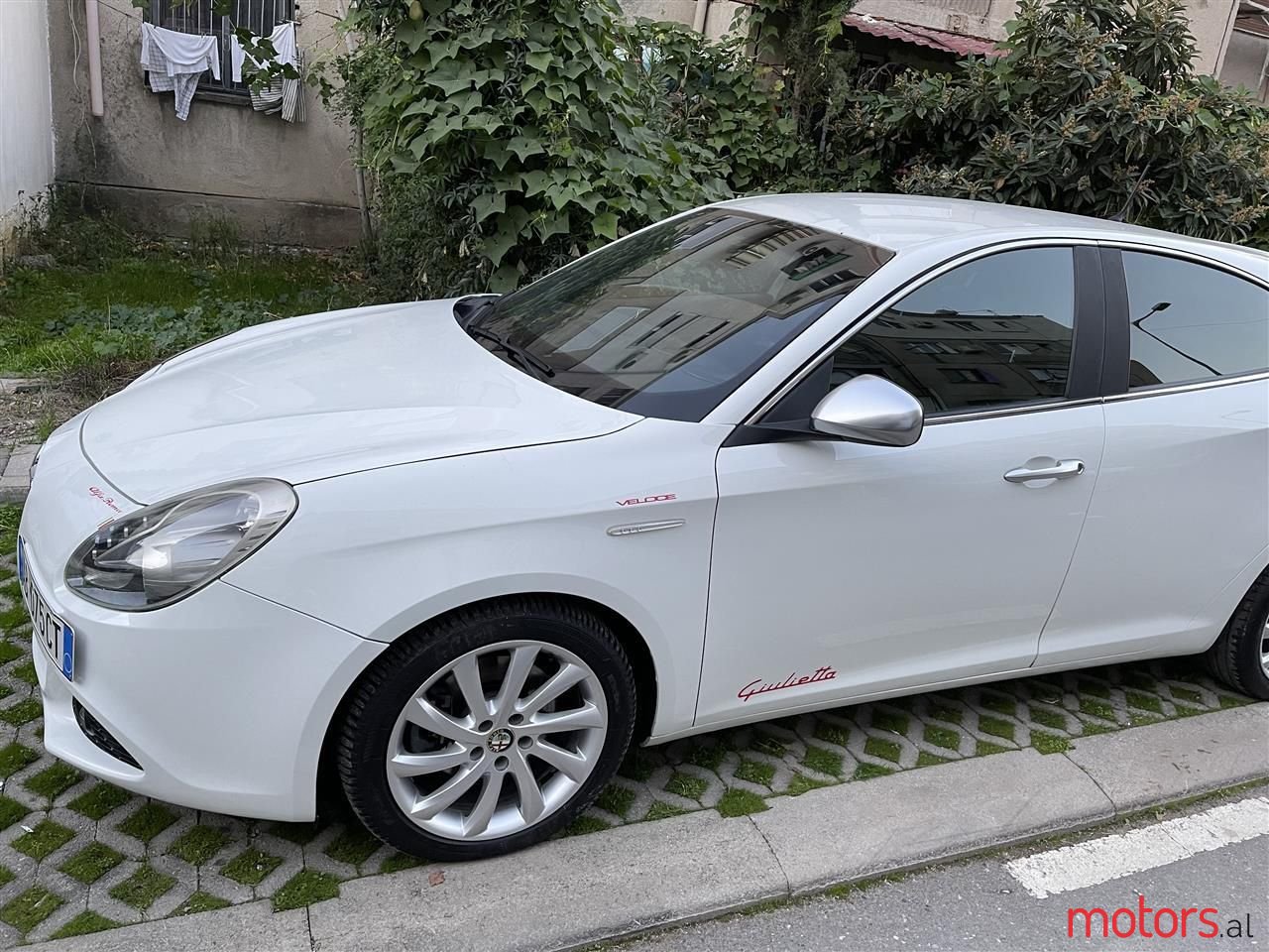 2012' Alfa Romeo Giulietta photo #1