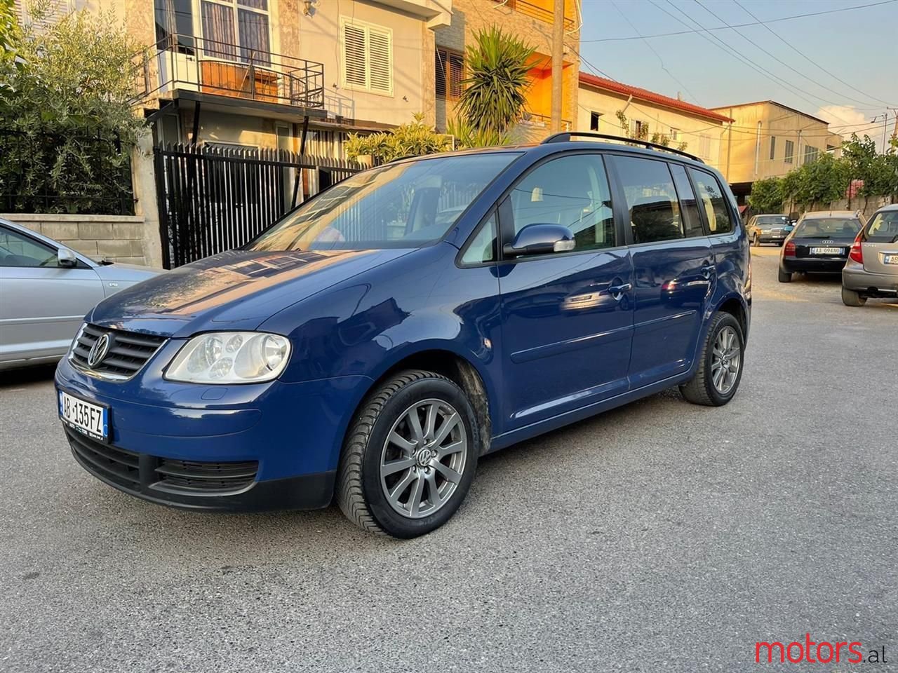 2005' Volkswagen Touran photo #4