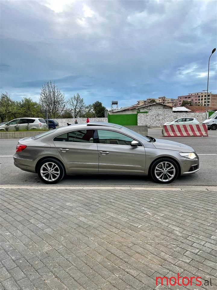 2012' Volkswagen Passat photo #5