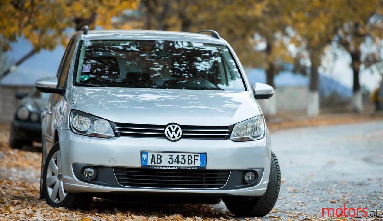 2011' Volkswagen Touran photo #1