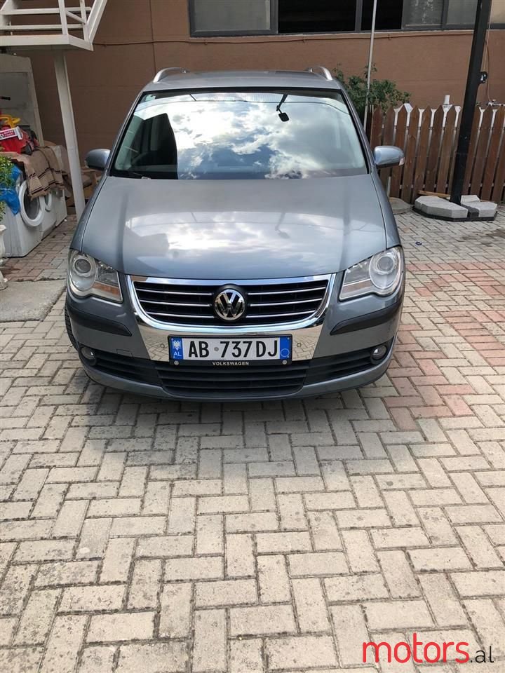 2007' Volkswagen Touran photo #2
