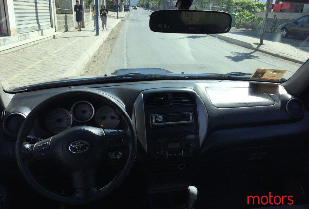 2005' Toyota RAV4 photo #1