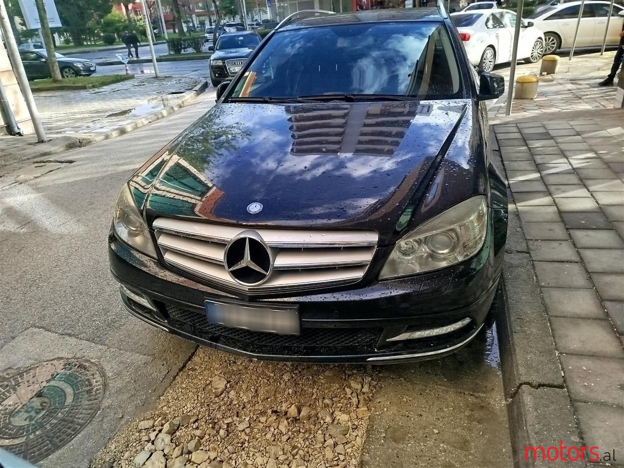 2011' Mercedes-Benz C 220 photo #3