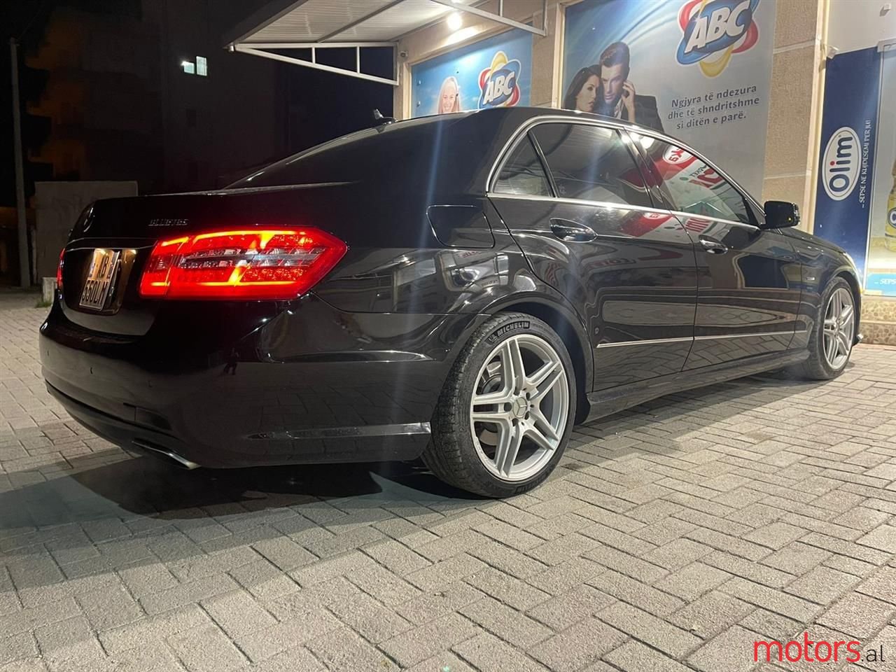 2011' Mercedes-Benz E 350 photo #2