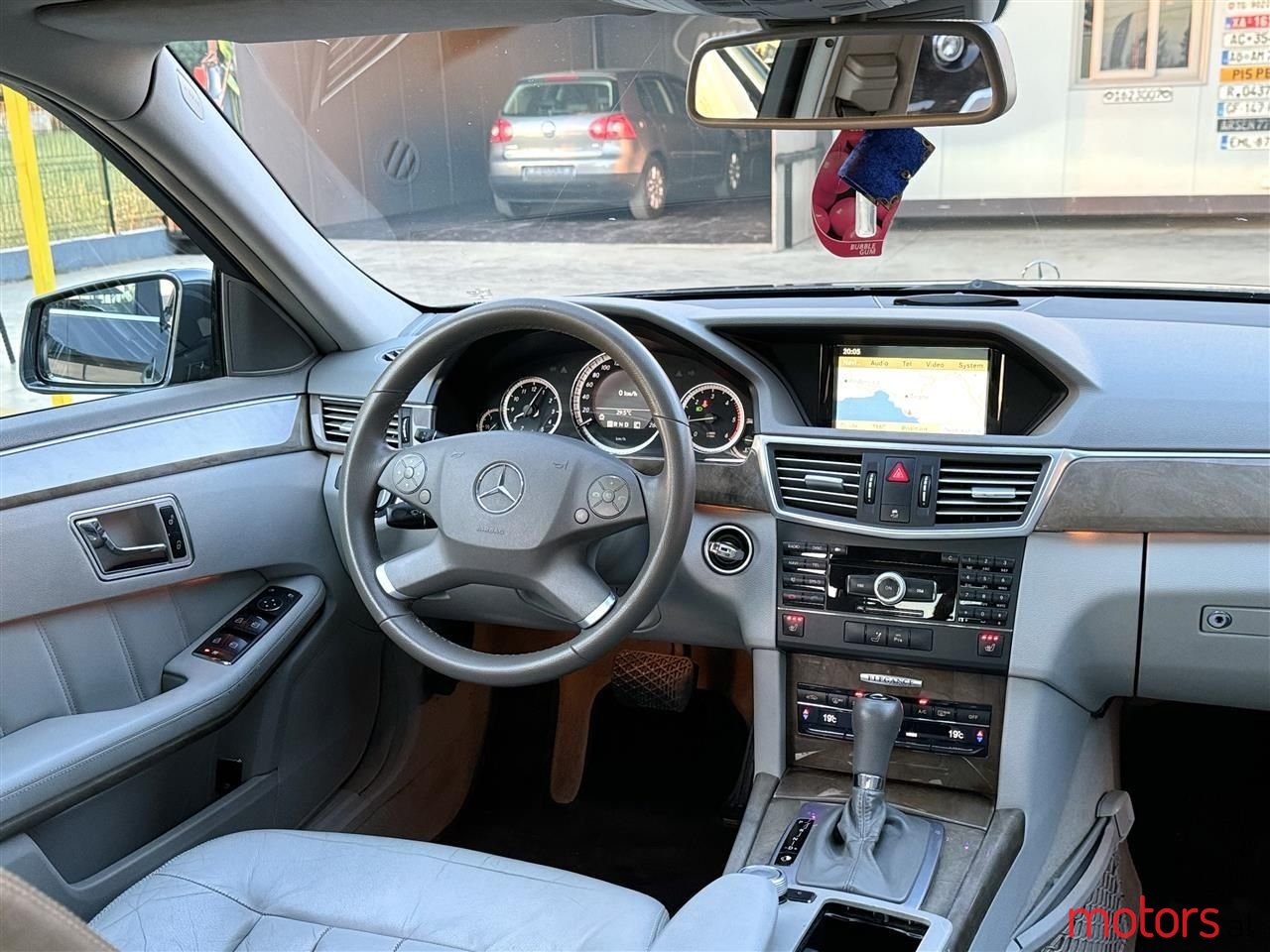 2009' Mercedes-Benz E 220 photo #4