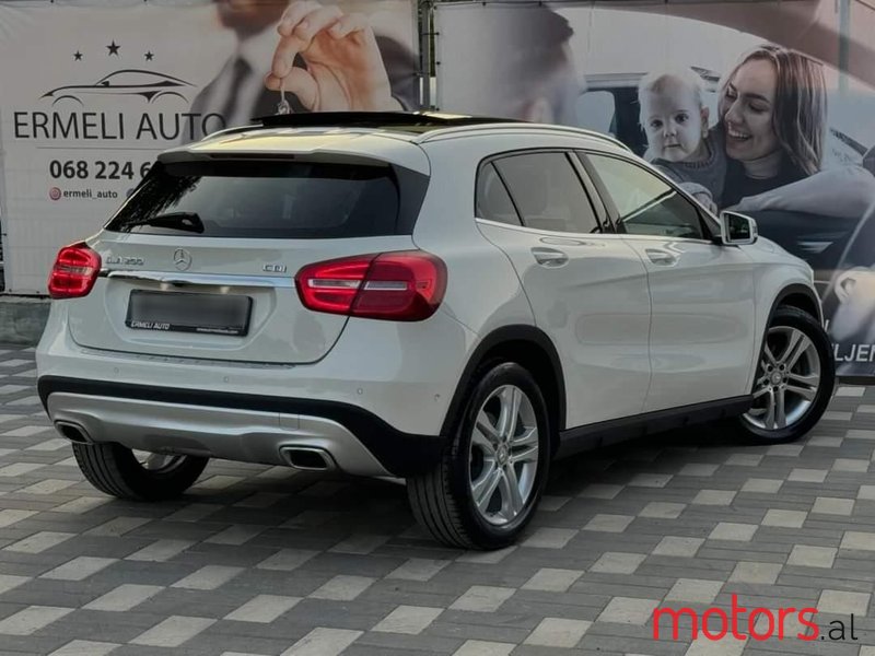 2014' Mercedes-Benz GLA 200 photo #3