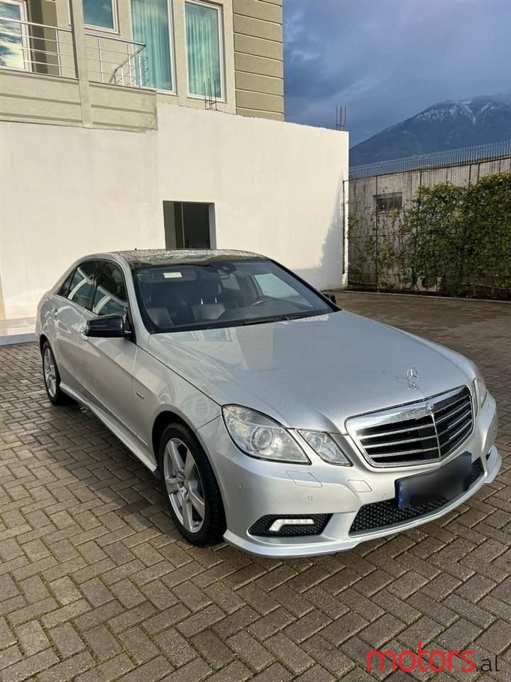2011' Mercedes-Benz E 350 photo #1
