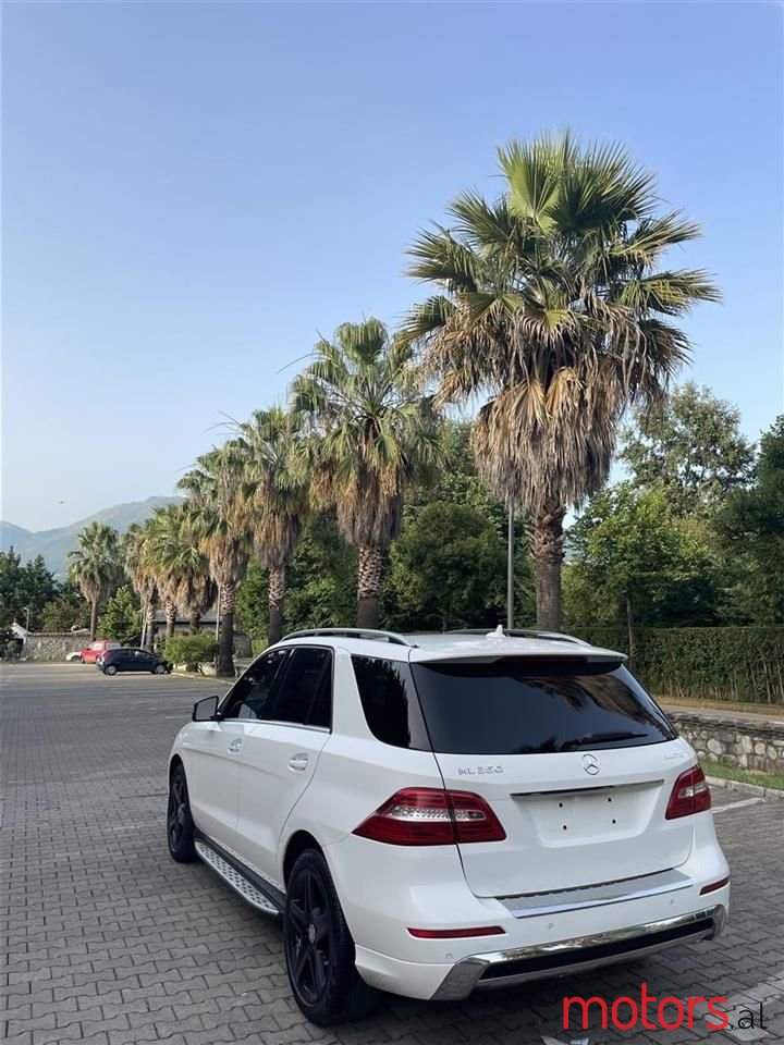 2015' Mercedes-Benz 350 photo #3