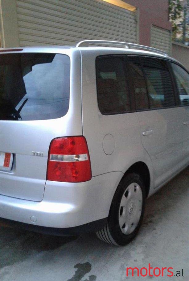 2005' Volkswagen Touran photo #1