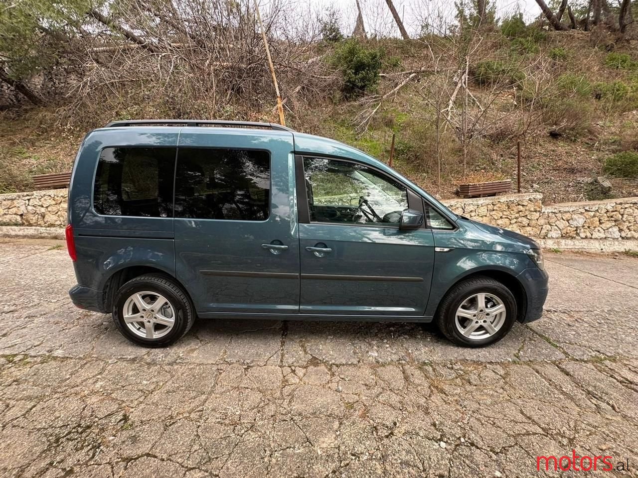 2017' Volkswagen Caddy photo #2
