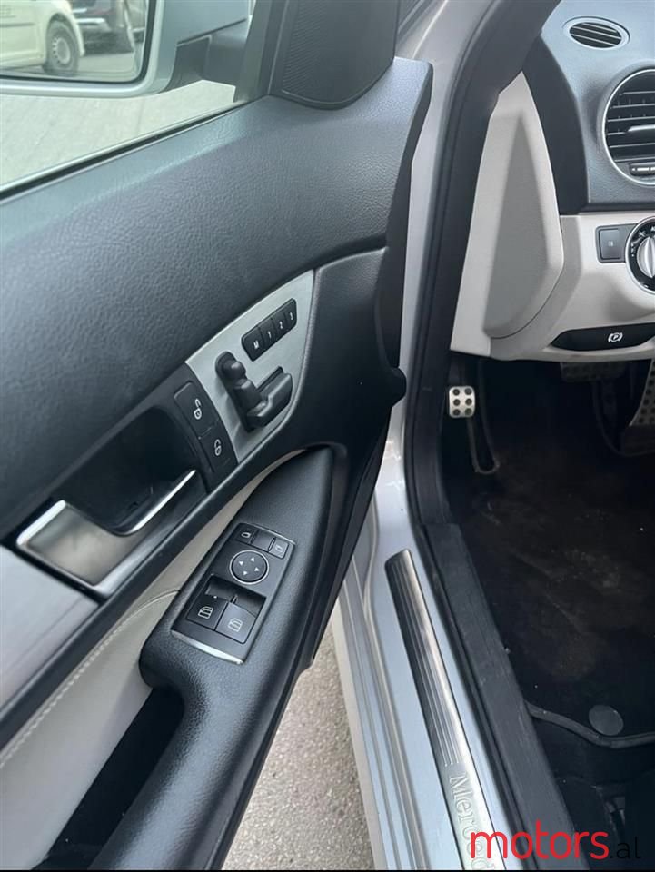 2013' Mercedes-Benz C 250 photo #5