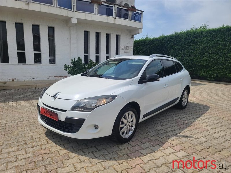 2012' Renault Megane photo #2