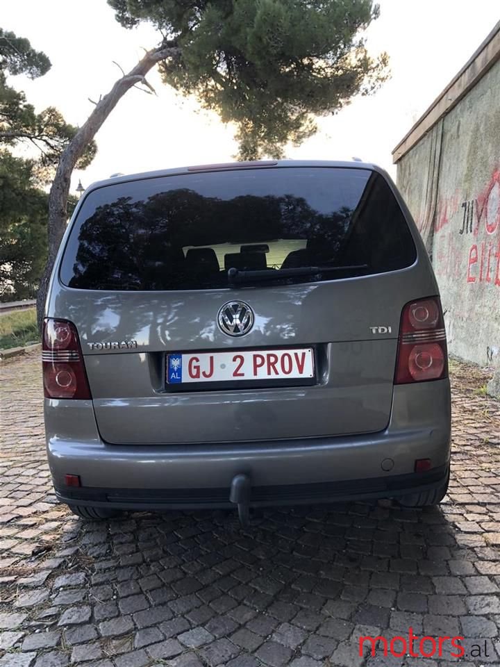 2007' Volkswagen Touran photo #3