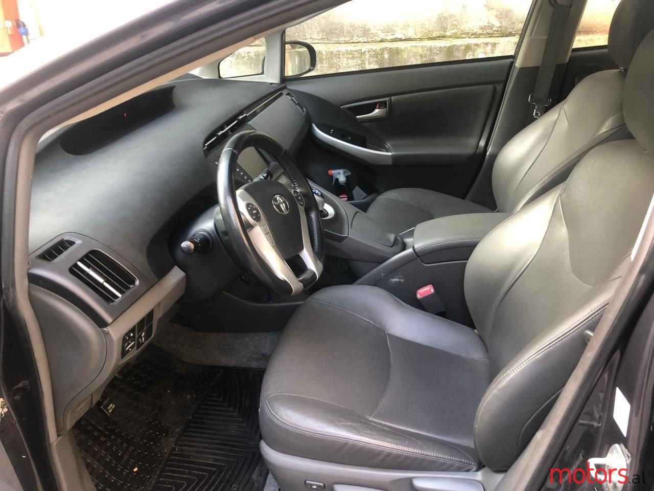 2011' Toyota Prius photo #5