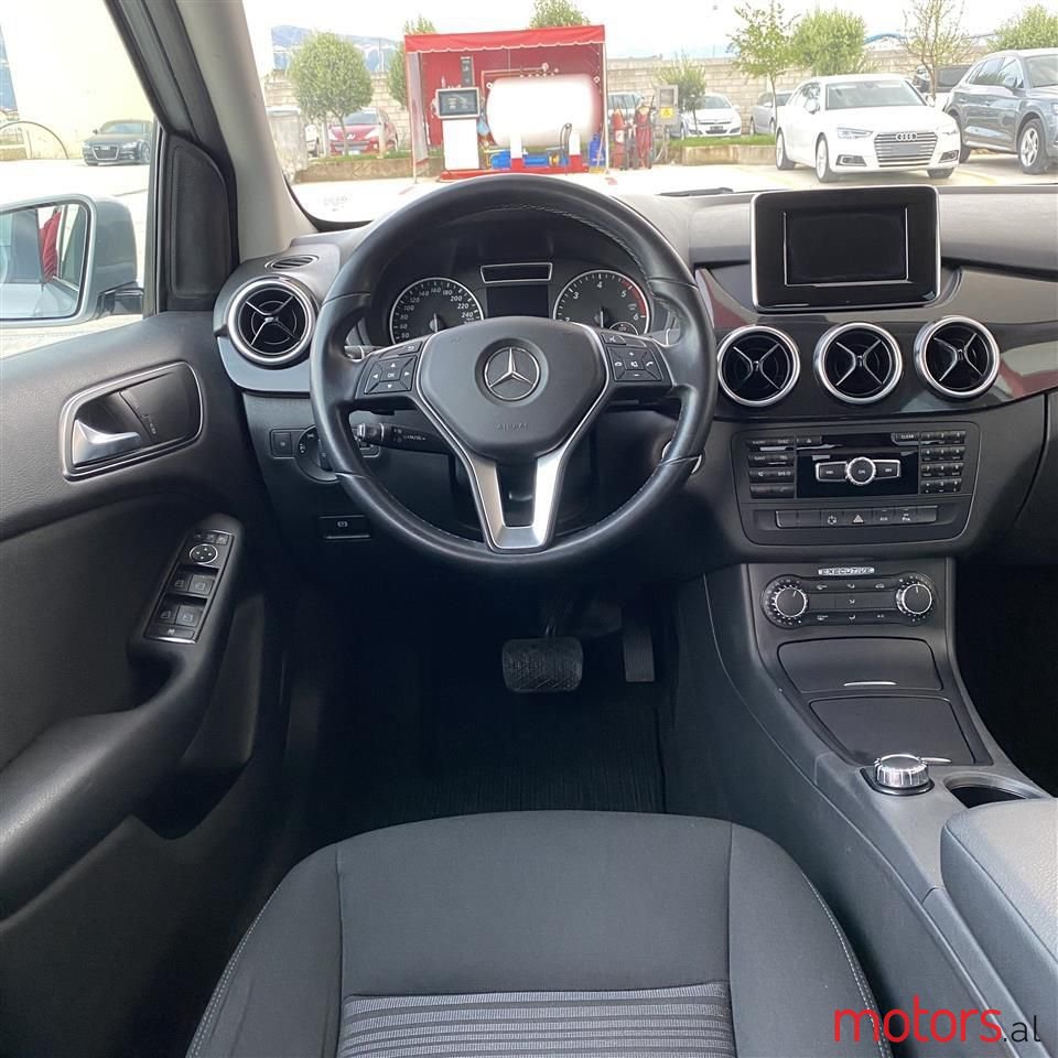 2013' Mercedes-Benz B 180 photo #5