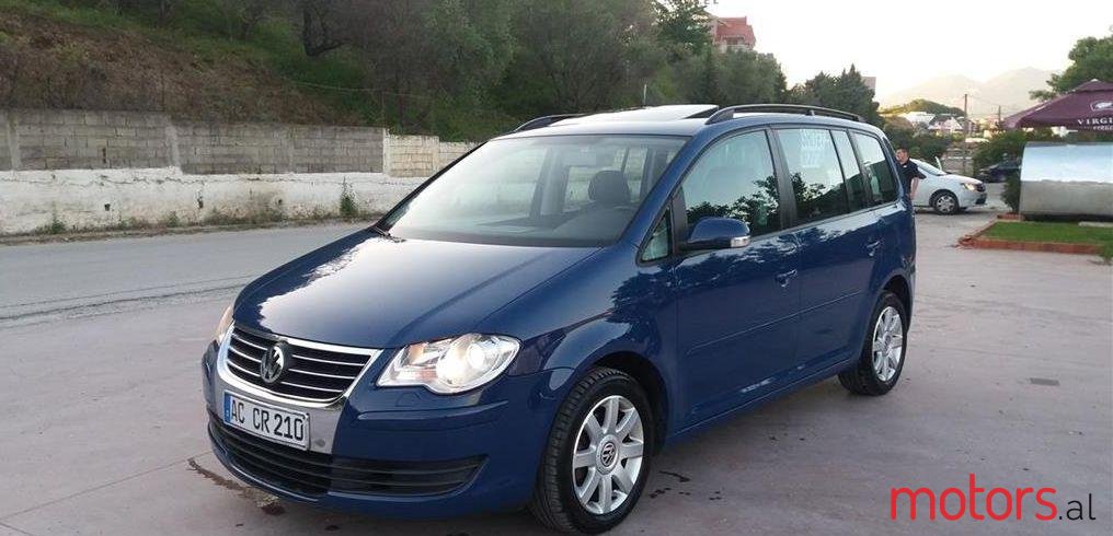2007' Volkswagen Touran photo #4