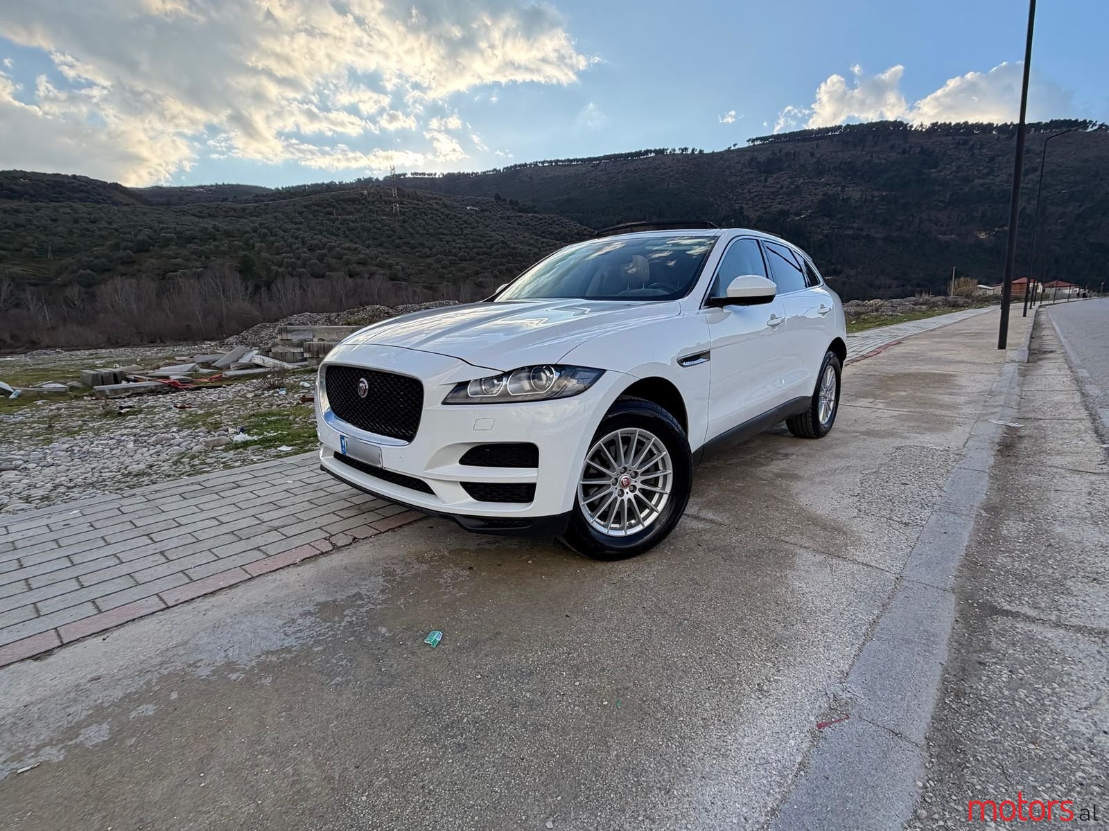 2017' Jaguar F-Pace photo #1